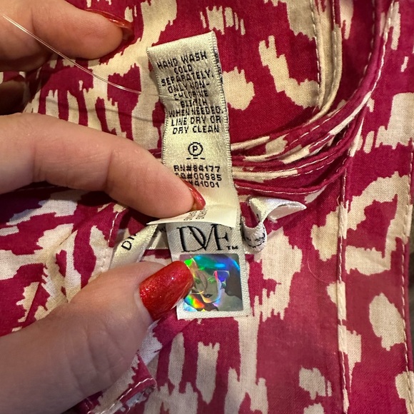 DVF Diane Von Furstenberg Hot Pink White Batik Print Scarf Shawl Sarong R $258 - Picture 6 of 10